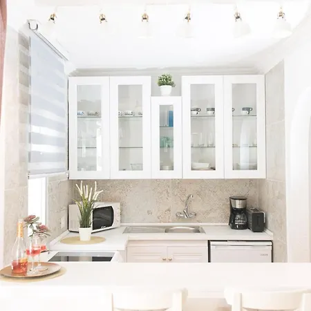 Adults Only Sunny Quiet With Aircon In Center Of Americas Apartamento